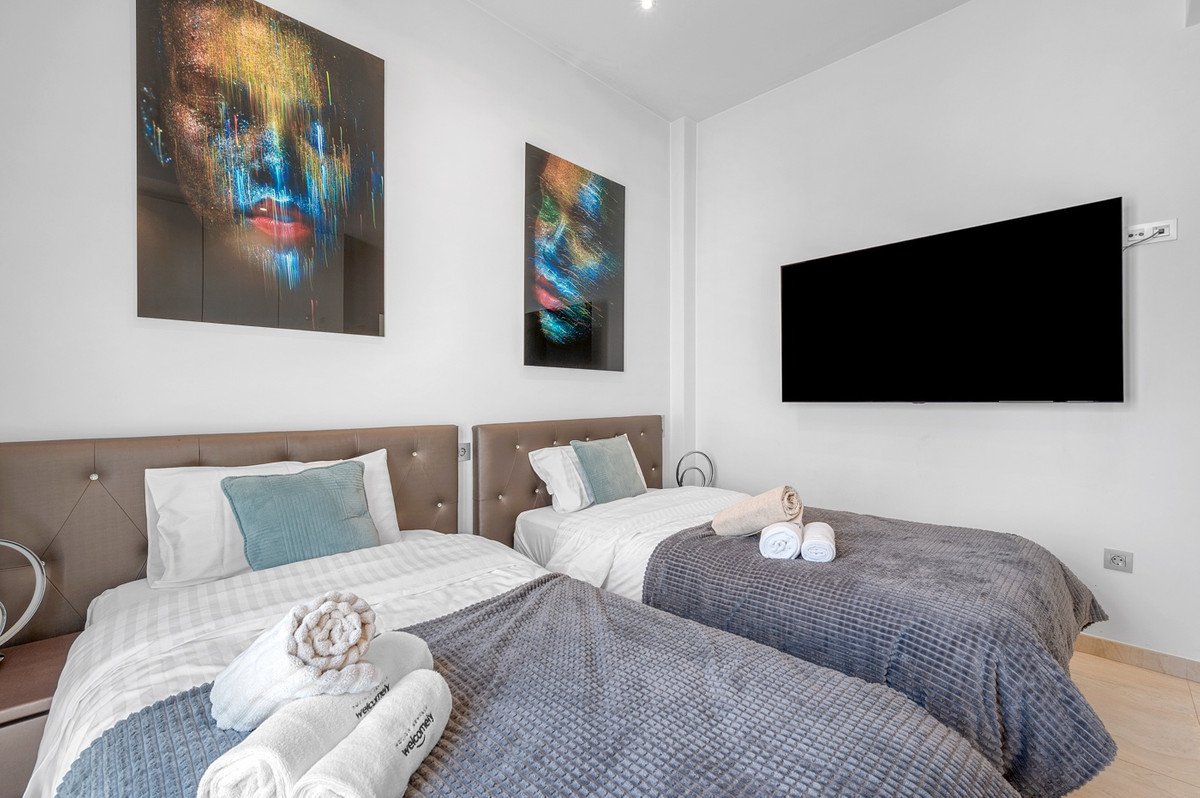 For sale - 3 Bedroom 2 Bathroom House - Detached Villa in Orihuela - Villamartin  - Alicante