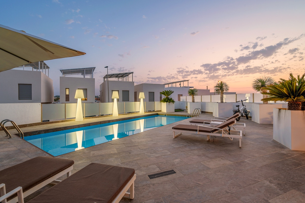 For sale - 3 Bedroom 2 Bathroom House - Detached Villa in Orihuela - Villamartin  - Alicante