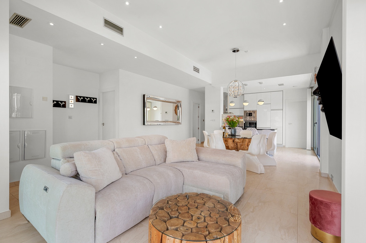 For sale - 3 Bedroom 2 Bathroom House - Detached Villa in Orihuela - Villamartin  - Alicante