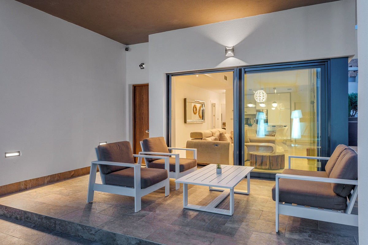 For sale - 3 Bedroom 2 Bathroom House - Detached Villa in Orihuela - Villamartin  - Alicante