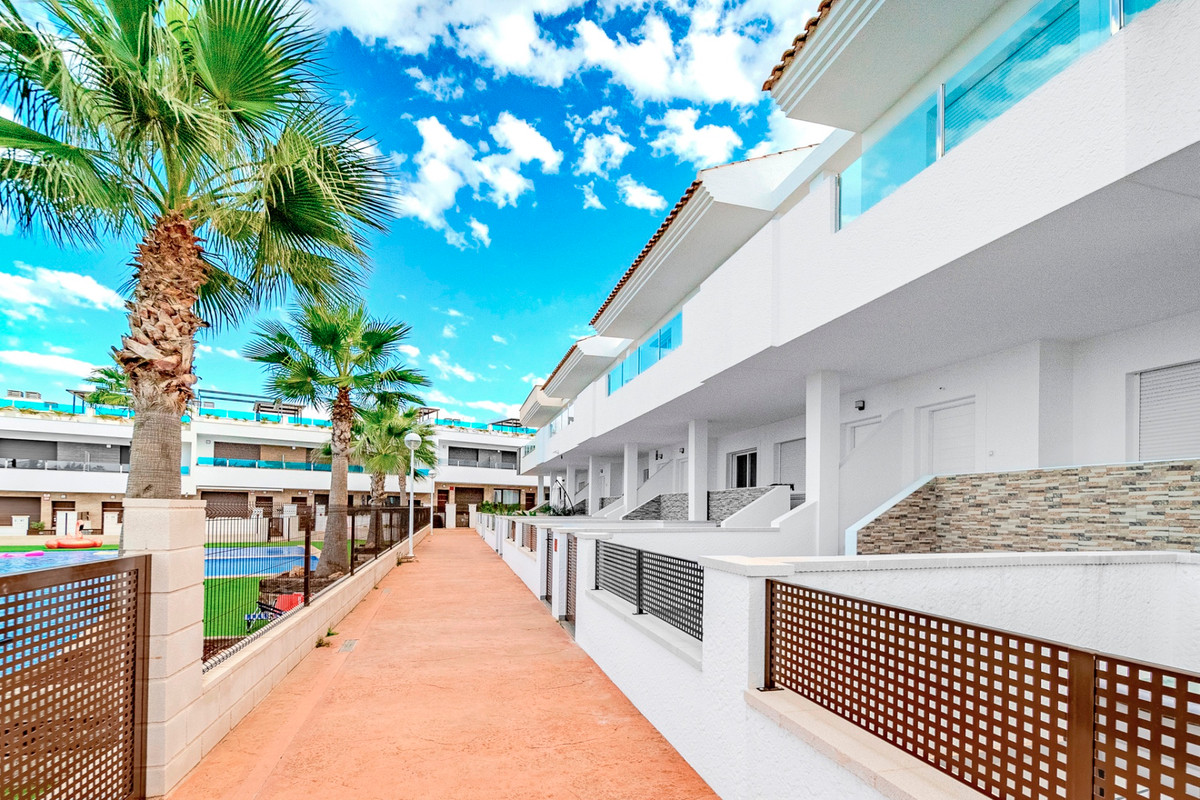 For sale - 3 Bedroom 2 Bathroom House - Townhouse in Orihuela - Los Balcones  - Alicante