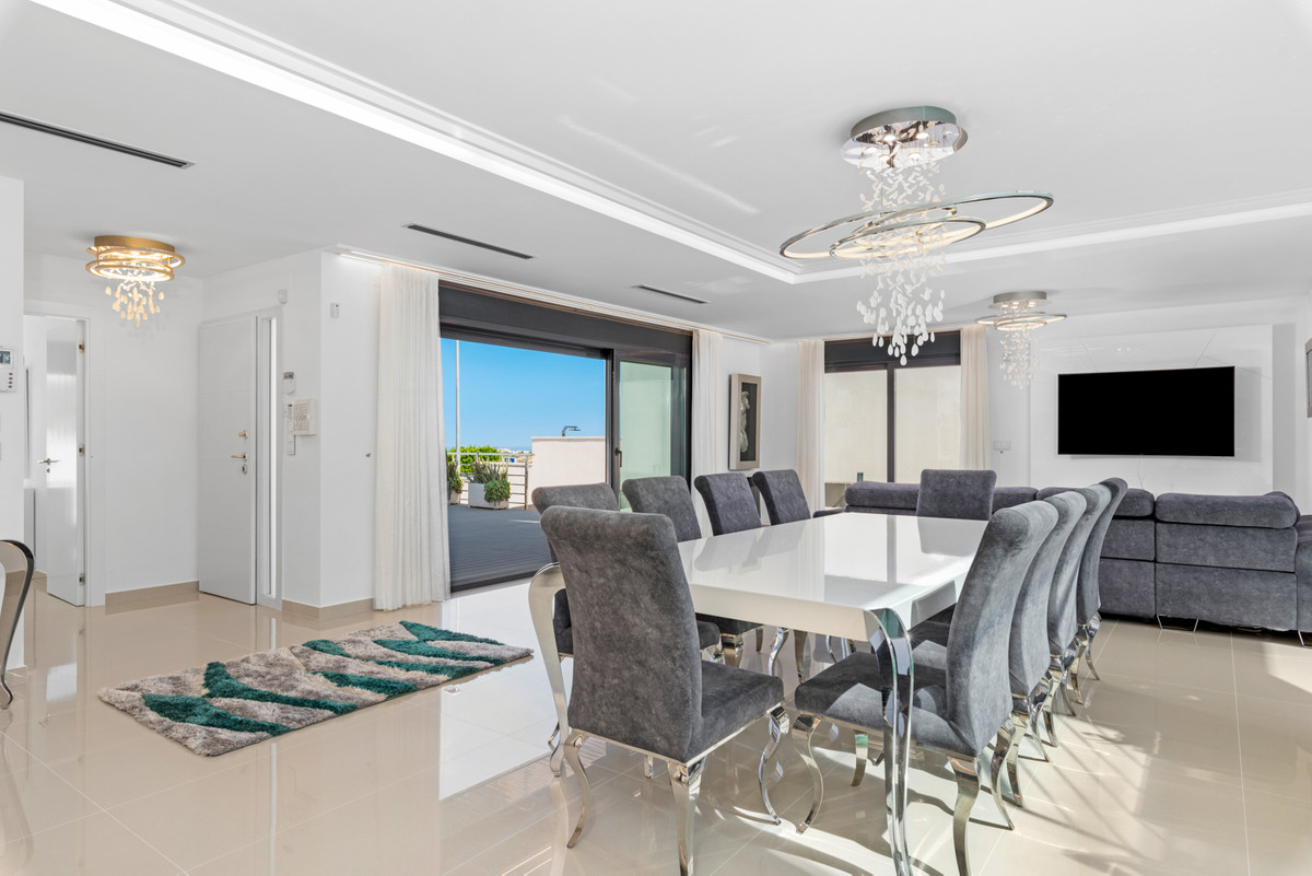 For sale - 5 Bedroom 4 Bathroom House - Detached Villa in San Miguel de Salinas - San Miguel de Salinas Centro  - Alicante