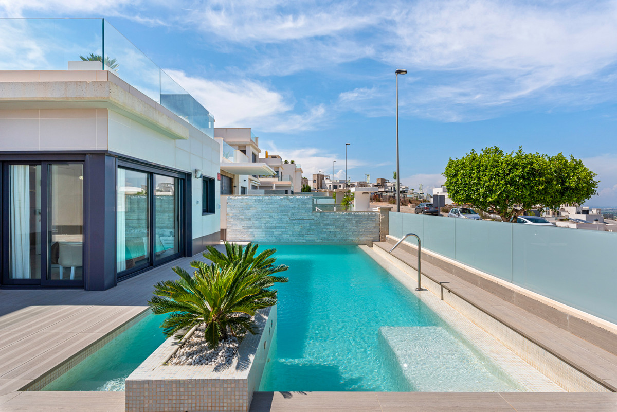 For sale - 5 Bedroom 4 Bathroom House - Detached Villa in San Miguel de Salinas - San Miguel de Salinas Centro  - Alicante