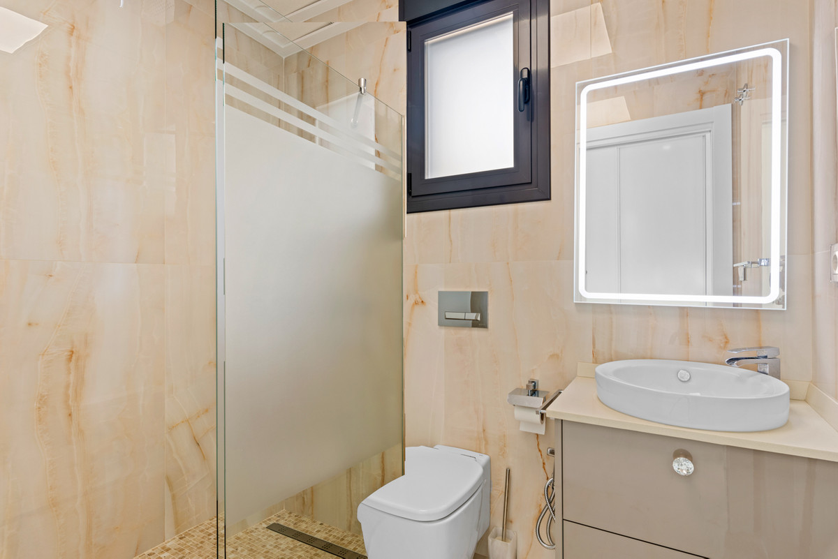 For sale - 5 Bedroom 4 Bathroom House - Detached Villa in San Miguel de Salinas - San Miguel de Salinas Centro  - Alicante
