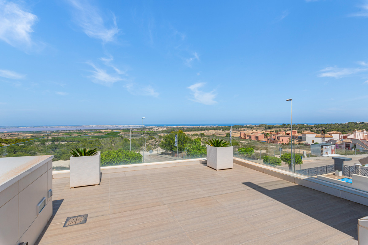 For sale - 5 Bedroom 4 Bathroom House - Detached Villa in San Miguel de Salinas - San Miguel de Salinas Centro  - Alicante