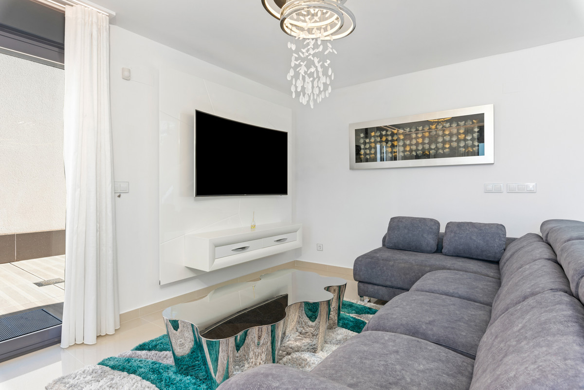 For sale - 5 Bedroom 4 Bathroom House - Detached Villa in San Miguel de Salinas - San Miguel de Salinas Centro  - Alicante