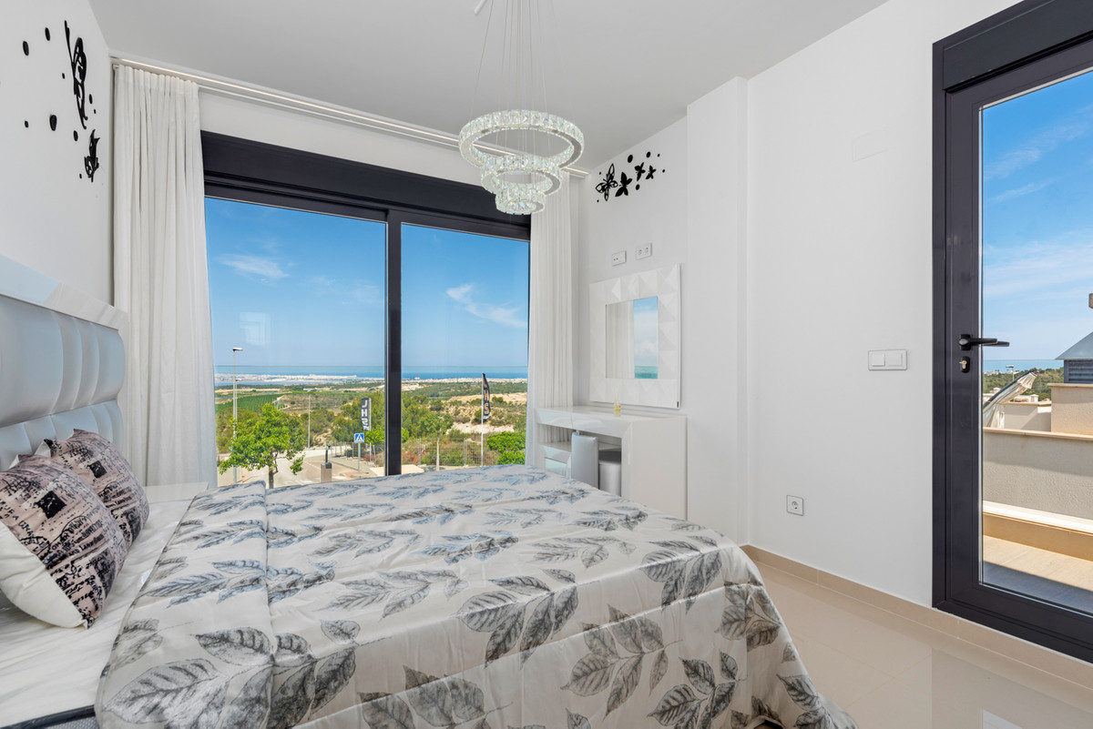 For sale - 5 Bedroom 4 Bathroom House - Detached Villa in San Miguel de Salinas - San Miguel de Salinas Centro  - Alicante