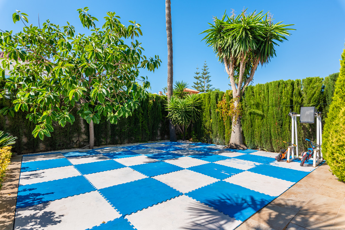 For sale - 5 Bedroom 3 Bathroom House - Detached Villa in Rojales - Dona Pepa  - Alicante