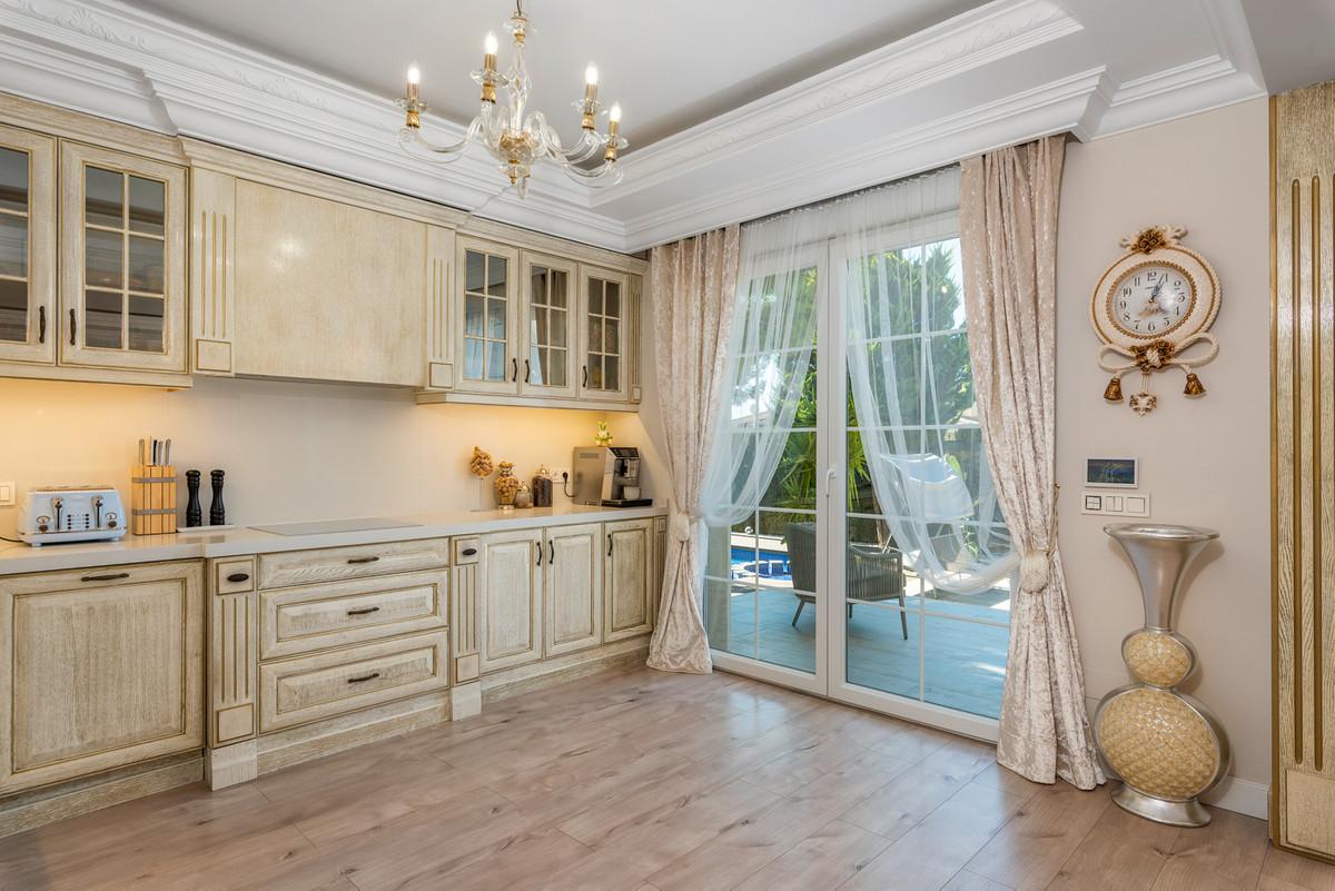 For sale - 5 Bedroom 3 Bathroom House - Detached Villa in Rojales - Dona Pepa  - Alicante