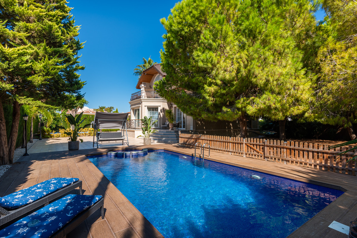 For sale - 5 Bedroom 3 Bathroom House - Detached Villa in Rojales - Dona Pepa  - Alicante