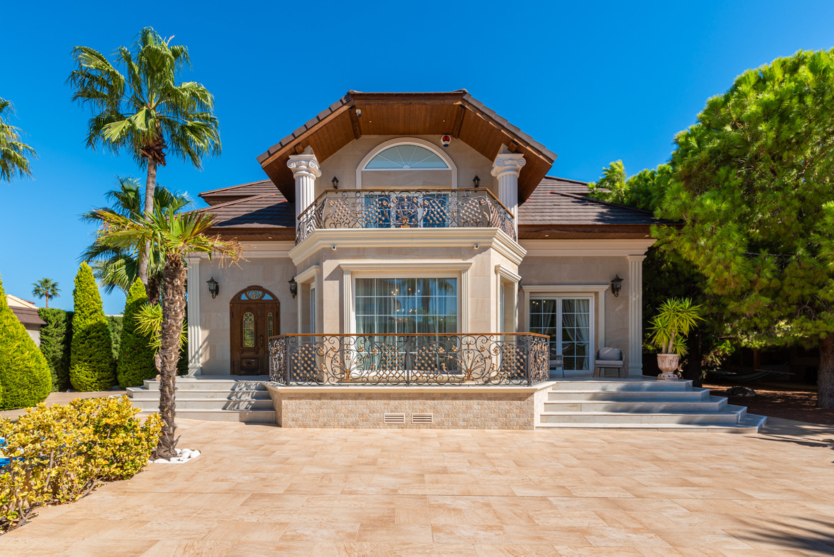 For sale - 5 Bedroom 3 Bathroom House - Detached Villa in Rojales - Dona Pepa  - Alicante