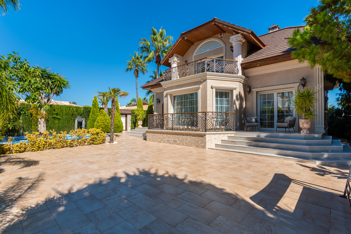 For sale - 5 Bedroom 3 Bathroom House - Detached Villa in Rojales - Dona Pepa  - Alicante