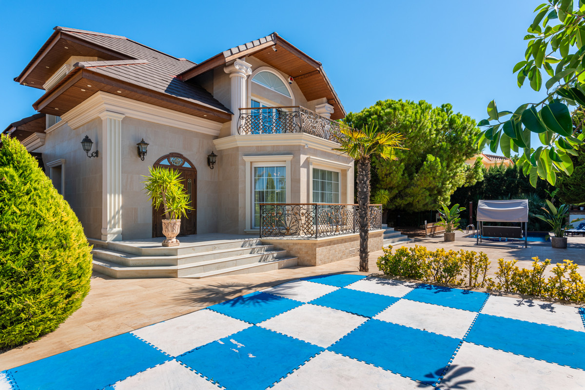 For sale - 5 Bedroom 3 Bathroom House - Detached Villa in Rojales - Dona Pepa  - Alicante