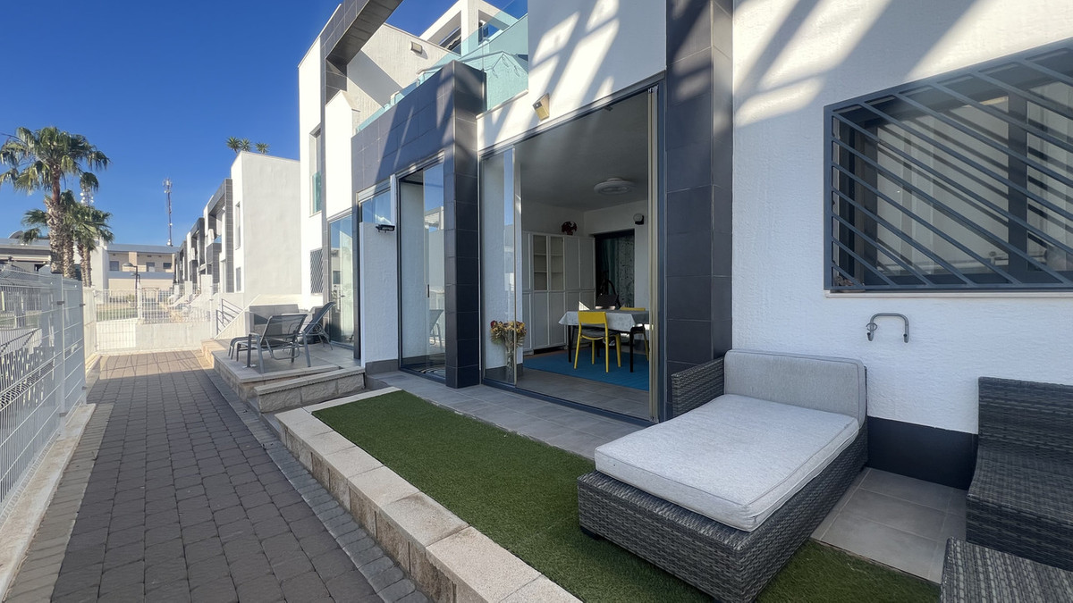 For sale - 2 Bedroom 2 Bathroom Apartment - Ground Floor Apartment in Orihuela - La Zenia  - Alicante