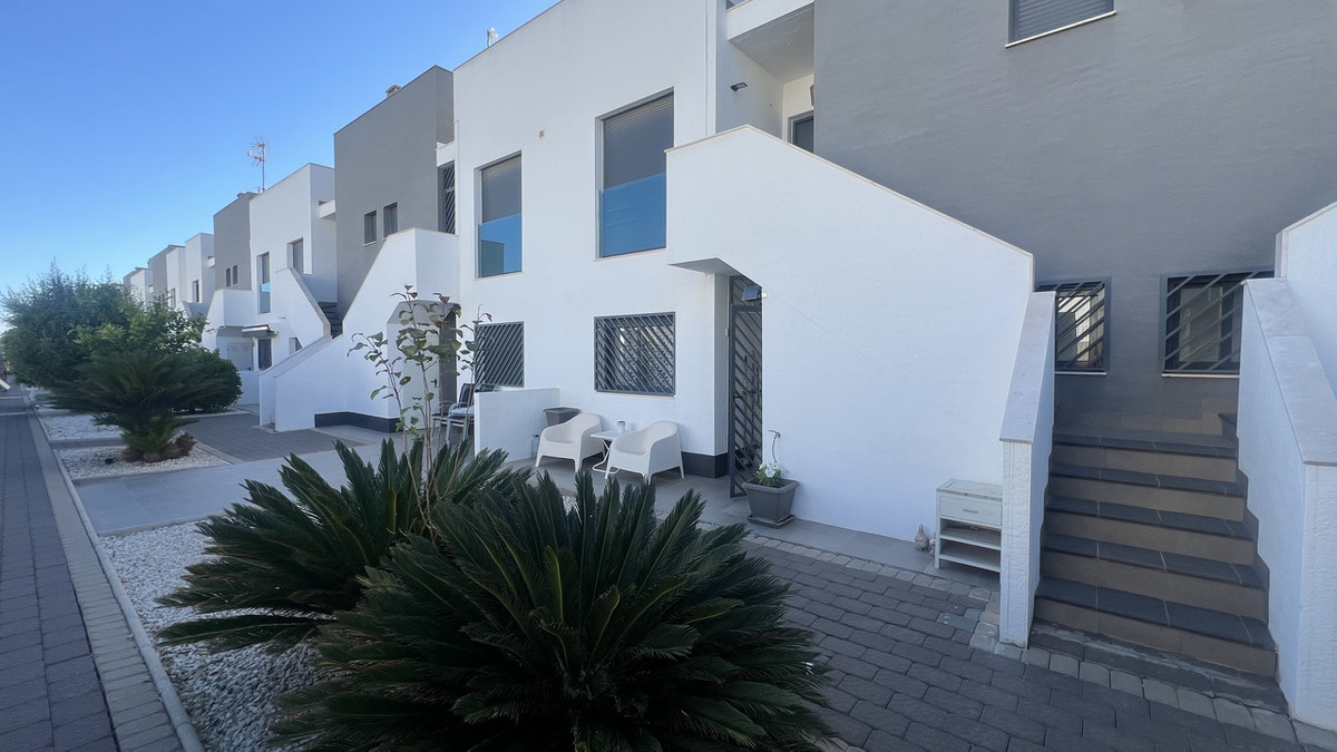 For sale - 2 Bedroom 2 Bathroom Apartment - Ground Floor Apartment in Orihuela - La Zenia  - Alicante