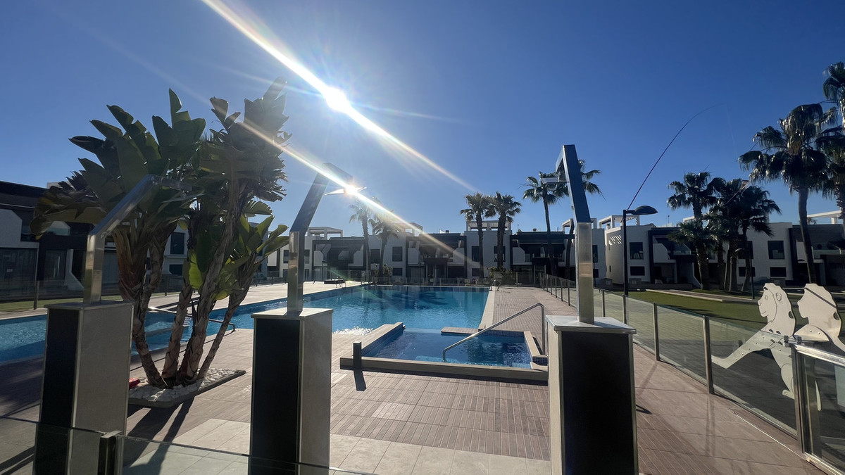 For sale - 2 Bedroom 2 Bathroom Apartment - Ground Floor Apartment in Orihuela - La Zenia  - Alicante