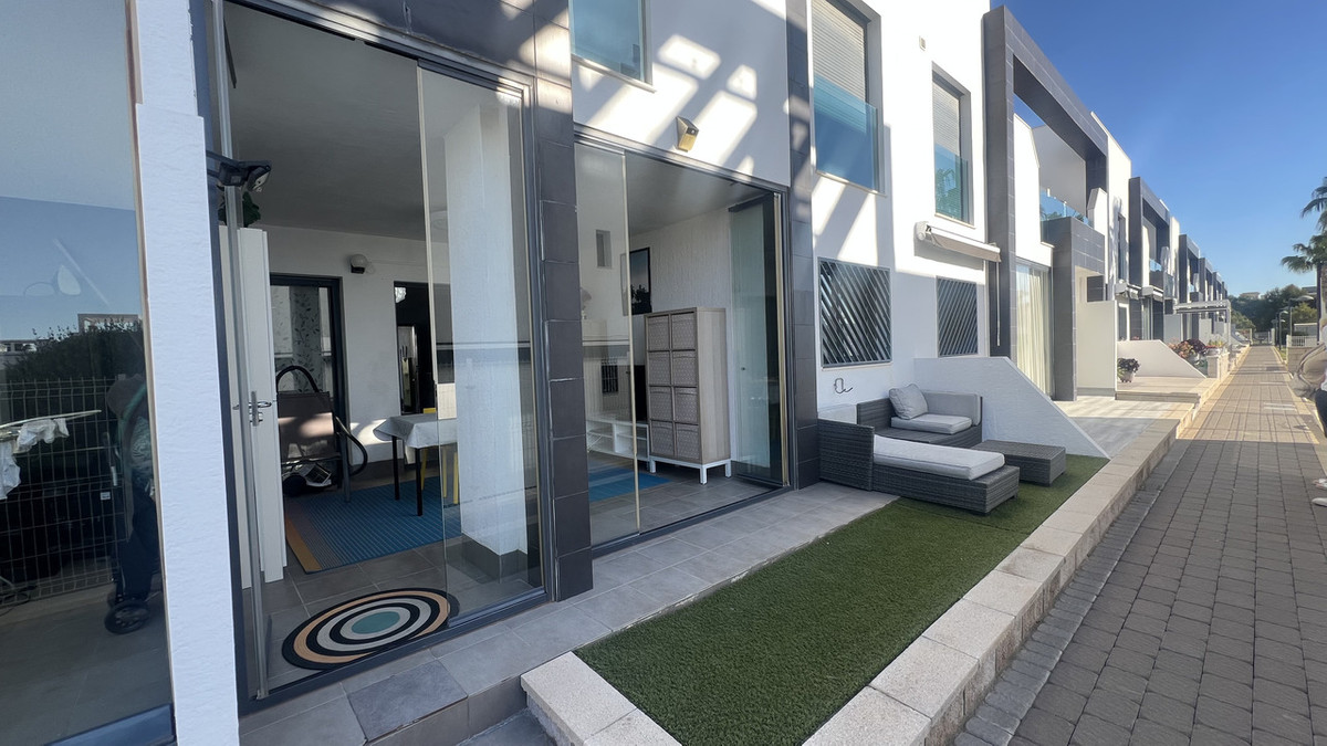 For sale - 2 Bedroom 2 Bathroom Apartment - Ground Floor Apartment in Orihuela - La Zenia  - Alicante