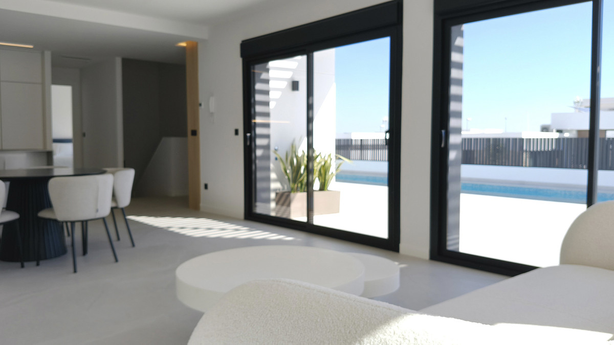 For sale - 4 Bedroom 3 Bathroom House - Detached Villa in Rojales - Ciudad Quesada  - Alicante