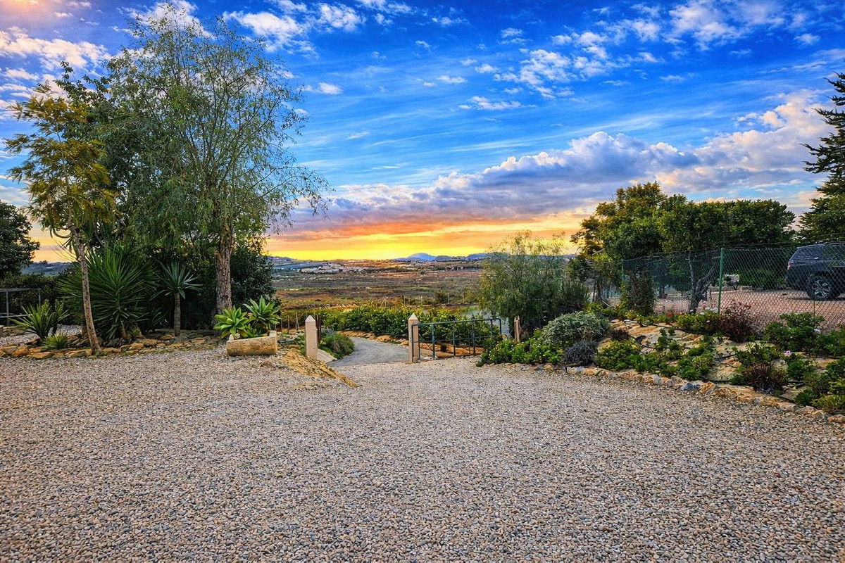 For sale - 4 Bedroom 3 Bathroom House - Detached Villa in Orihuela - Torremendo  - Alicante