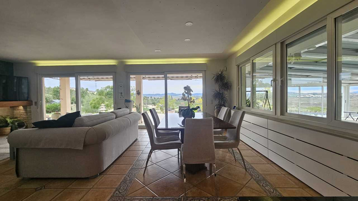 For sale - 4 Bedroom 3 Bathroom House - Detached Villa in Orihuela - Torremendo  - Alicante