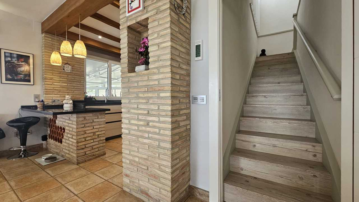 For sale - 4 Bedroom 3 Bathroom House - Detached Villa in Orihuela - Torremendo  - Alicante