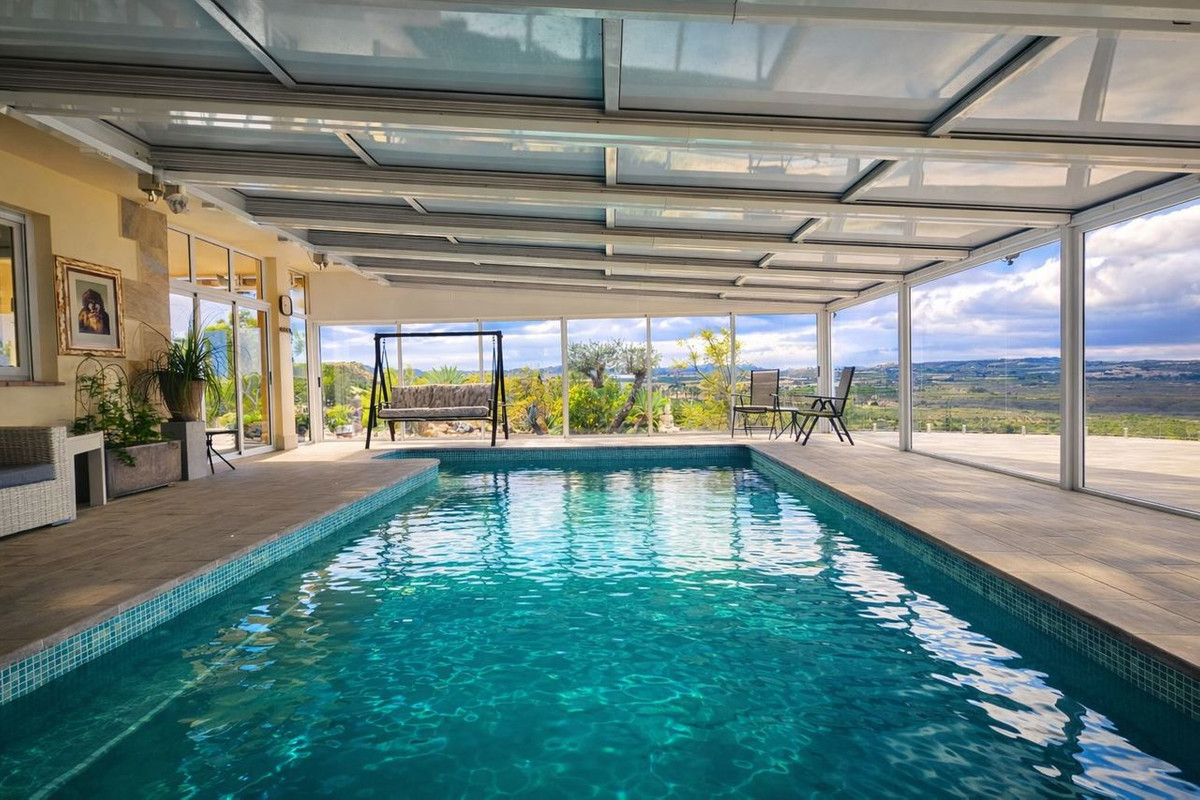 For sale - 4 Bedroom 3 Bathroom House - Detached Villa in Orihuela - Torremendo  - Alicante