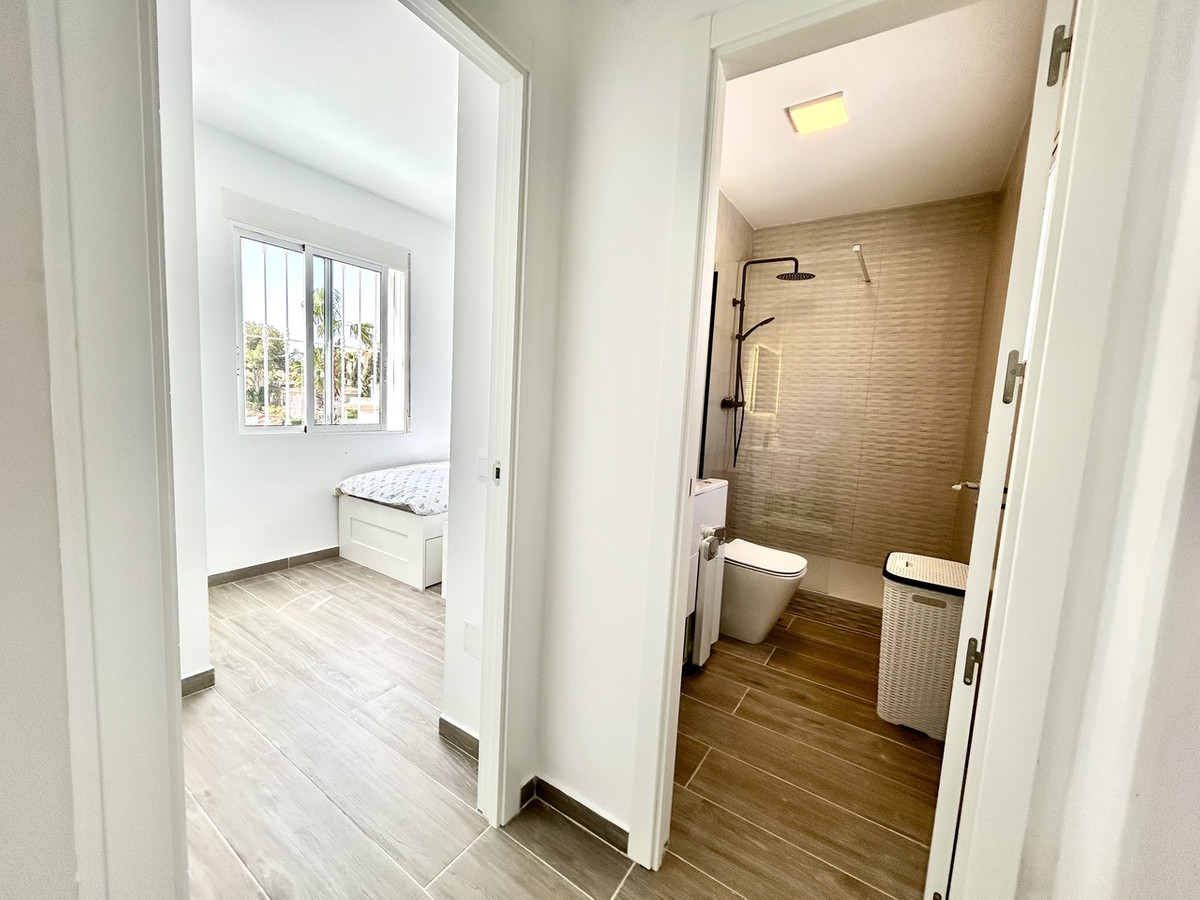 For sale - 5 Bedroom 4 Bathroom House - Detached Villa in Orihuela - Villamartin  - Alicante