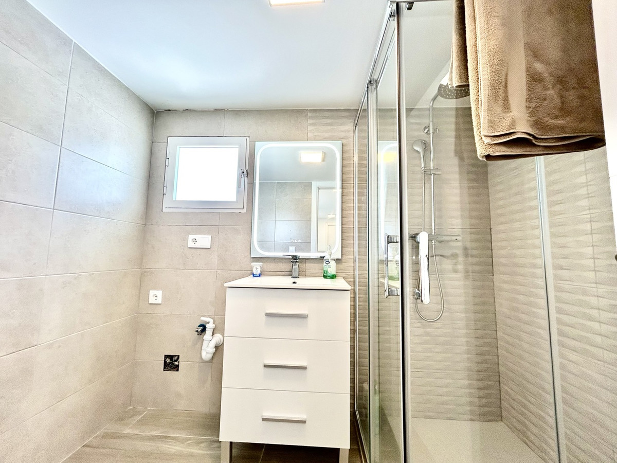 For sale - 5 Bedroom 4 Bathroom House - Detached Villa in Orihuela - Villamartin  - Alicante