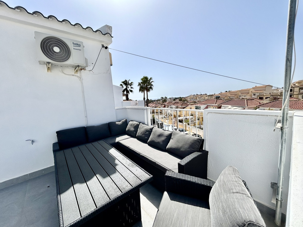 For sale - 5 Bedroom 4 Bathroom House - Detached Villa in Orihuela - Villamartin  - Alicante