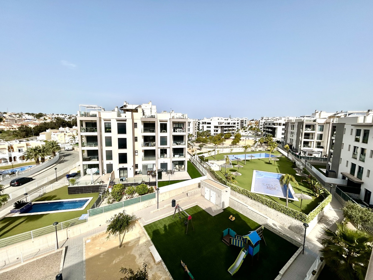 For sale - 2 Bedroom 2 Bathroom Apartment - Middle Floor Apartment in Orihuela - Villamartin  - Alicante