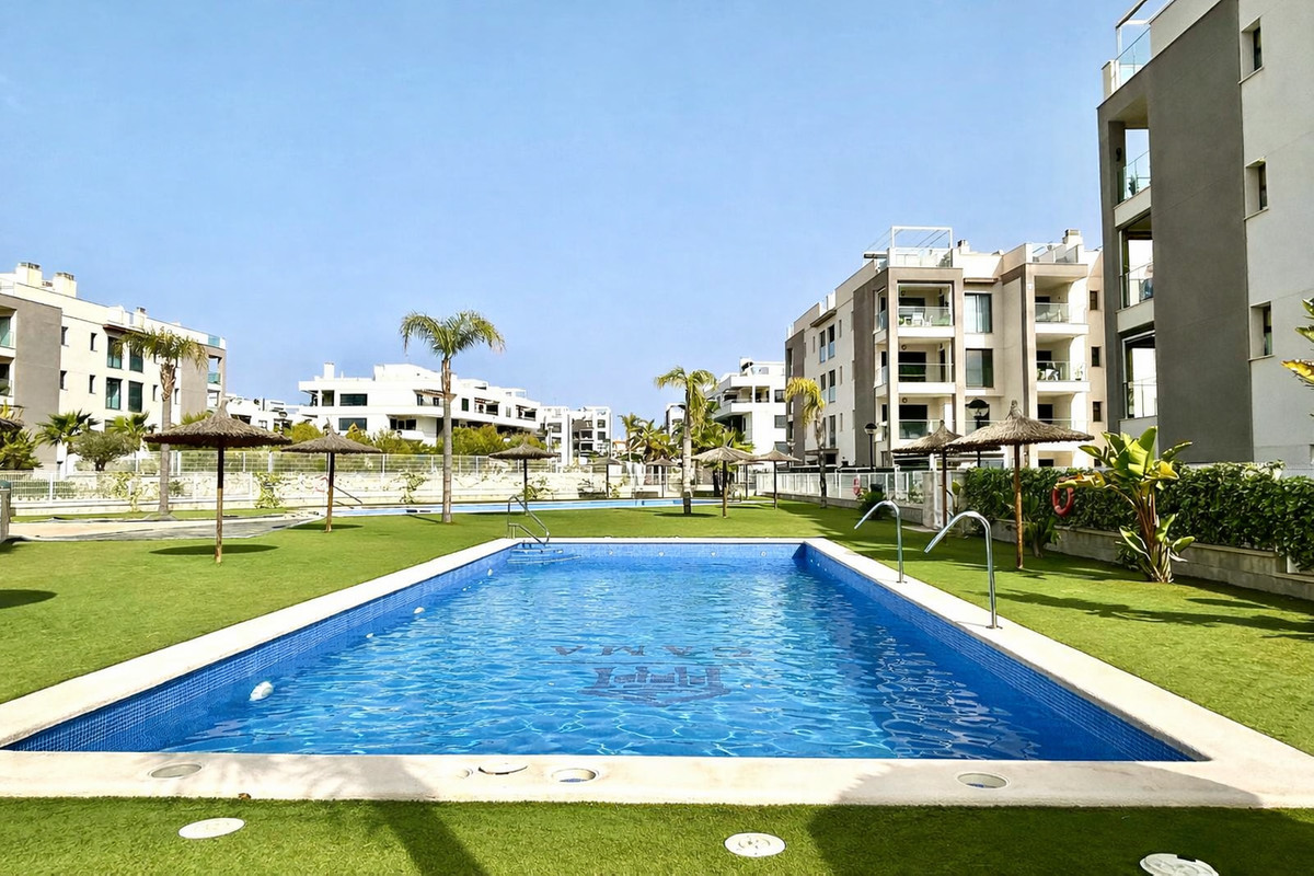 For sale - 2 Bedroom 2 Bathroom Apartment - Middle Floor Apartment in Orihuela - Villamartin  - Alicante