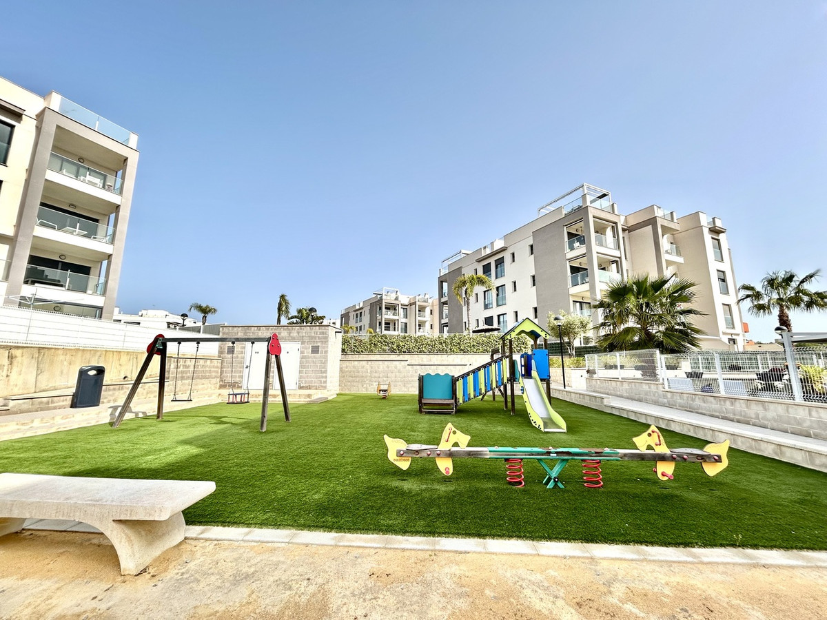 For sale - 2 Bedroom 2 Bathroom Apartment - Middle Floor Apartment in Orihuela - Villamartin  - Alicante