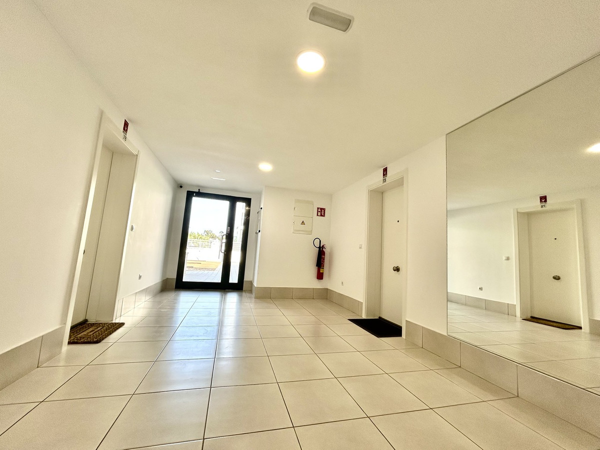 For sale - 2 Bedroom 2 Bathroom Apartment - Middle Floor Apartment in Orihuela - Villamartin  - Alicante