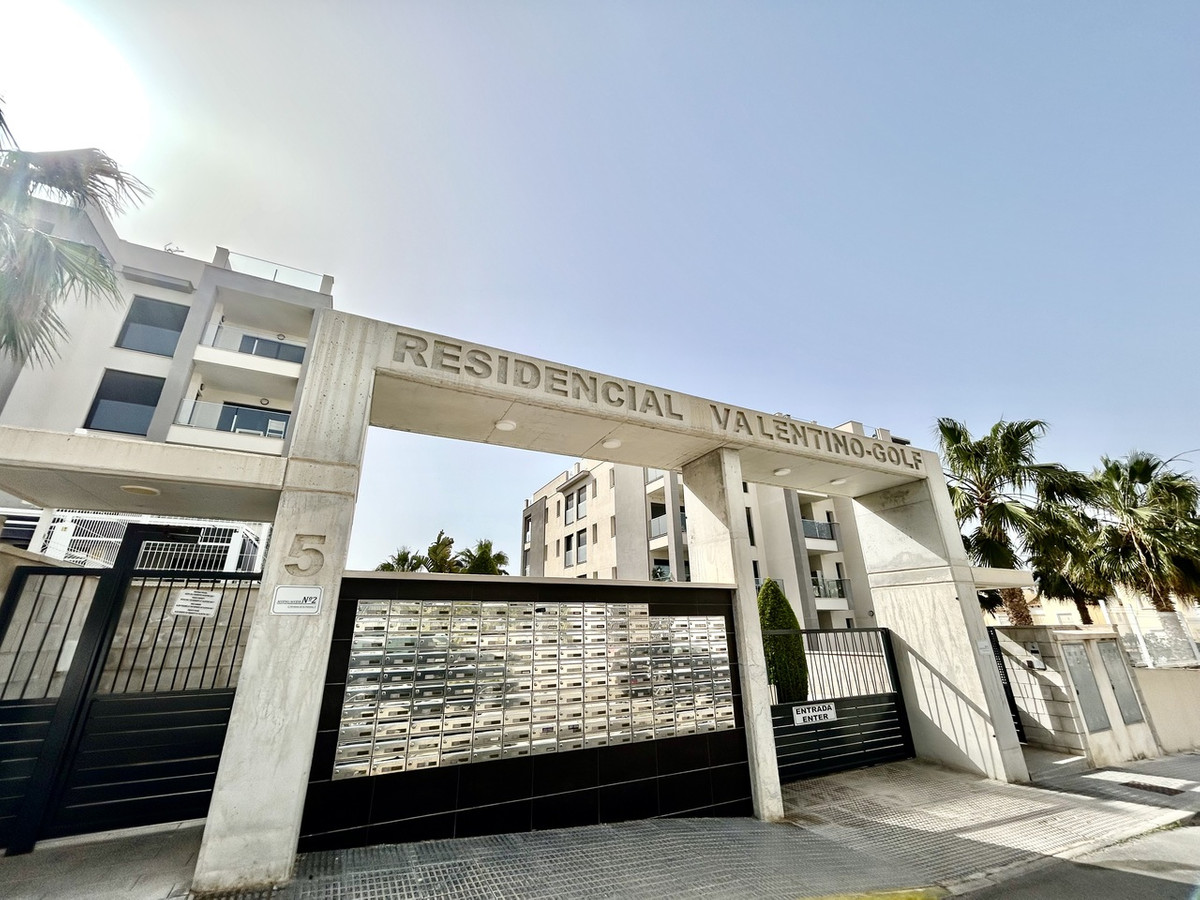 For sale - 2 Bedroom 2 Bathroom Apartment - Middle Floor Apartment in Orihuela - Villamartin  - Alicante
