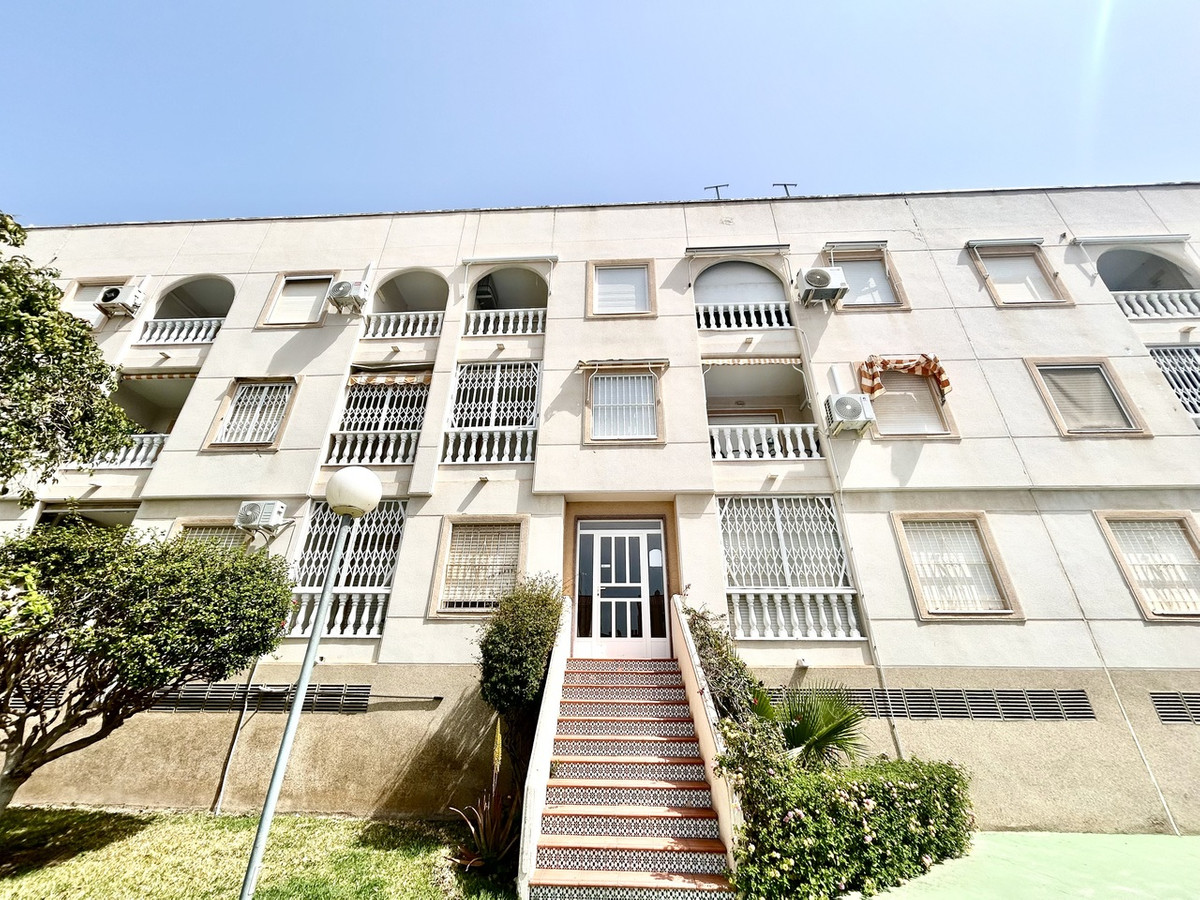 For sale - 2 Bedroom 1 Bathroom Apartment - Ground Floor Apartment in Torrevieja - Torrevieja Centro  - Alicante