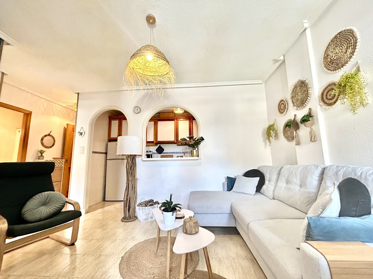 For sale - 2 Bedroom 1 Bathroom Apartment - Ground Floor Apartment in Torrevieja - Torrevieja Centro  - Alicante