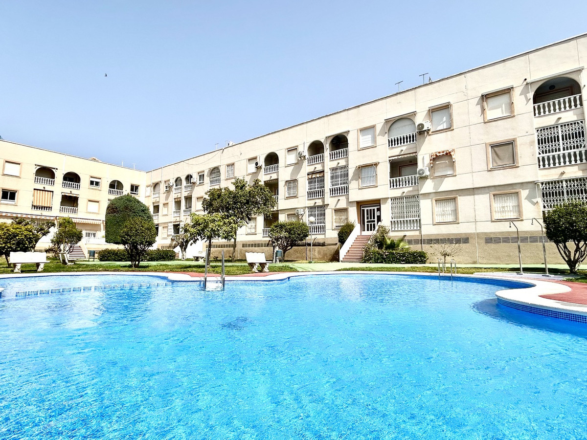 For sale - 2 Bedroom 1 Bathroom Apartment - Ground Floor Apartment in Torrevieja - Torrevieja Centro  - Alicante