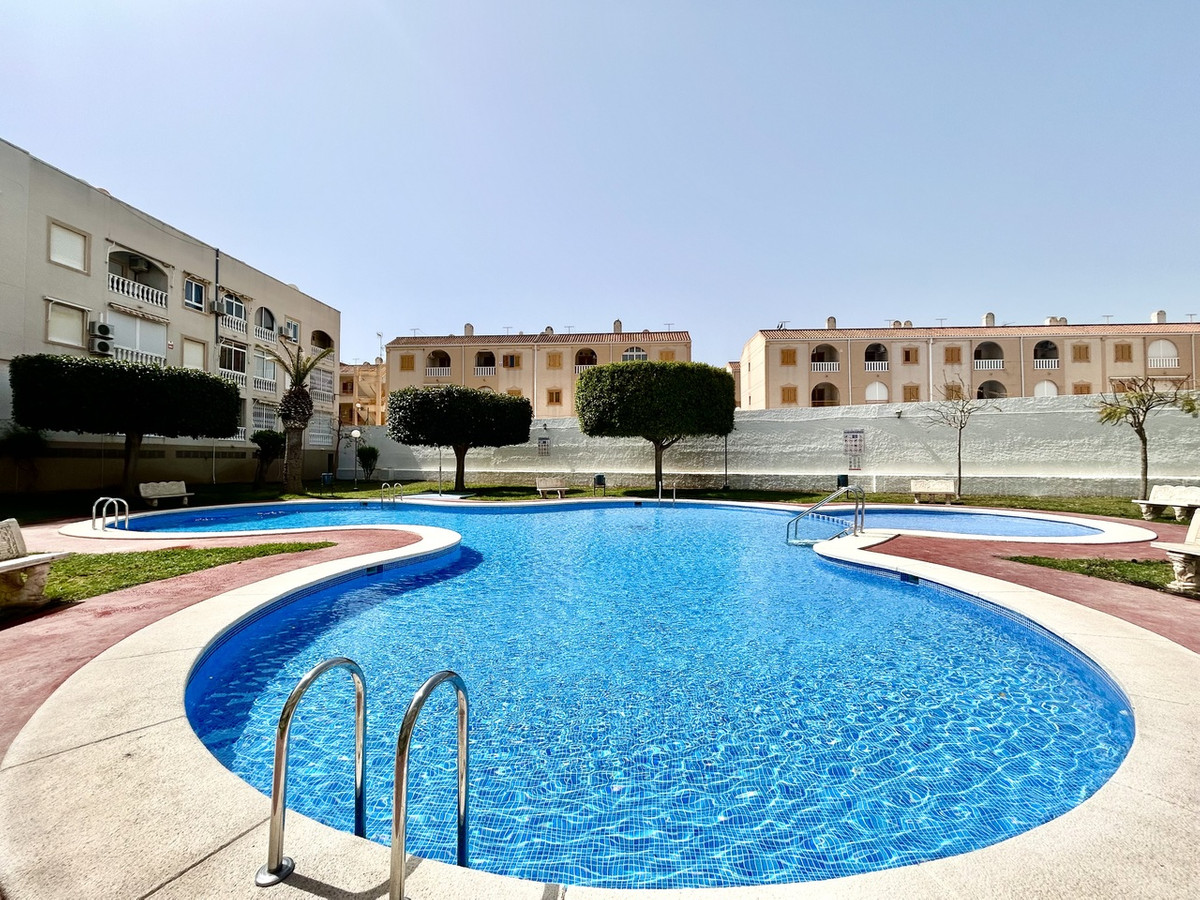 For sale - 2 Bedroom 1 Bathroom Apartment - Ground Floor Apartment in Torrevieja - Torrevieja Centro  - Alicante