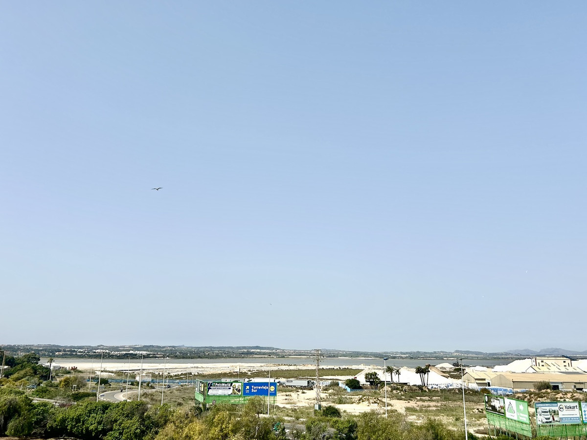 For sale - 2 Bedroom 1 Bathroom Apartment - Ground Floor Apartment in Torrevieja - Torrevieja Centro  - Alicante