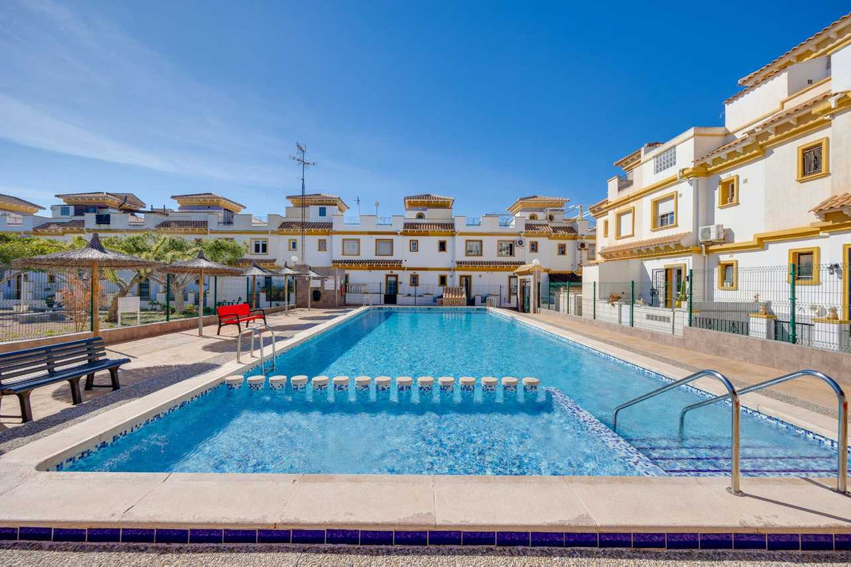 For sale - 3 Bedroom 2 Bathroom House - Townhouse in Torrevieja - Torrevieja Centro  - Alicante