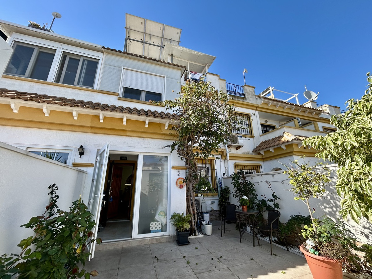 For sale - 3 Bedroom 2 Bathroom House - Townhouse in Torrevieja - Torrevieja Centro  - Alicante