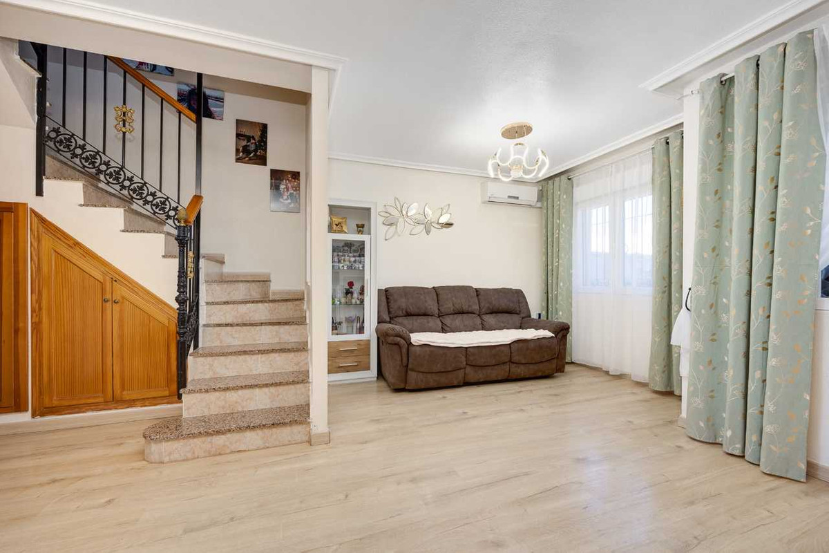 For sale - 3 Bedroom 2 Bathroom House - Townhouse in Torrevieja - Torrevieja Centro  - Alicante