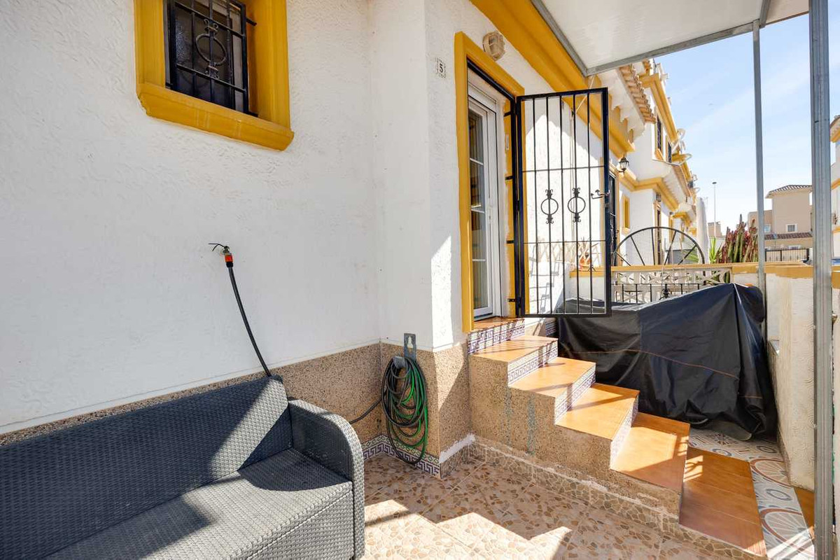For sale - 3 Bedroom 2 Bathroom House - Townhouse in Torrevieja - Torrevieja Centro  - Alicante
