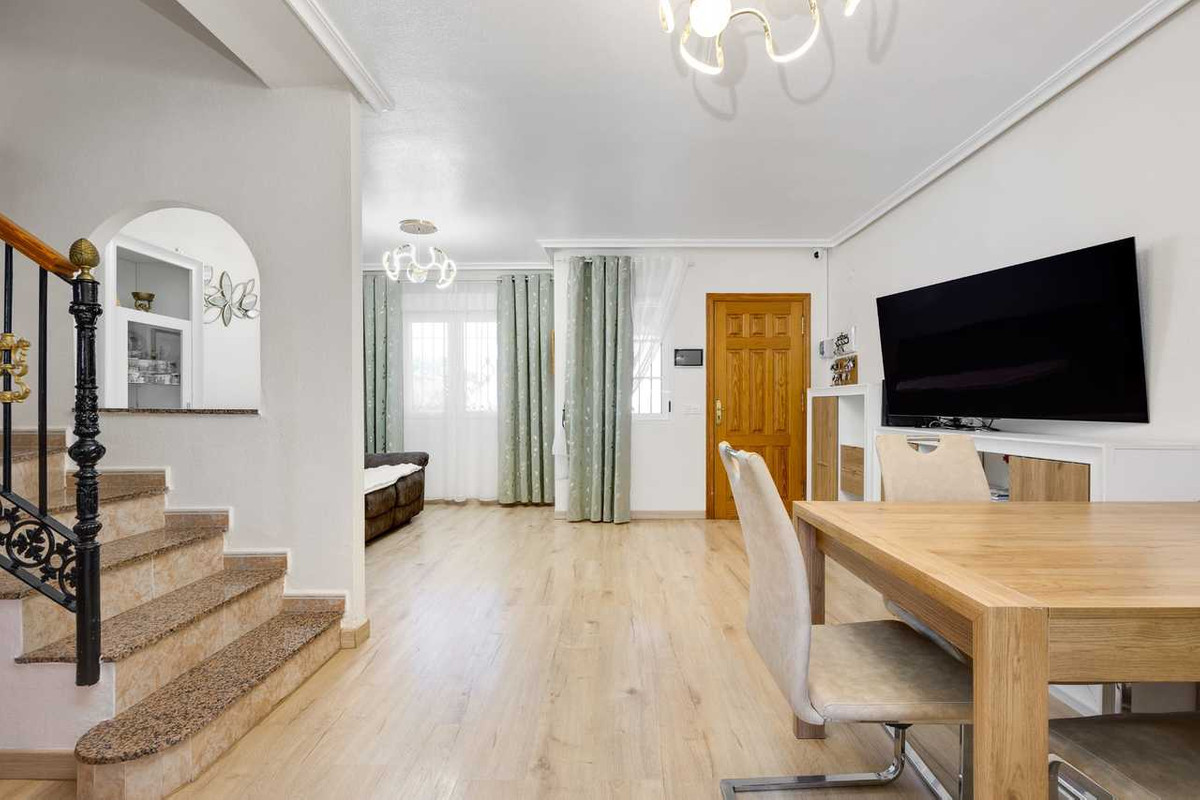 For sale - 3 Bedroom 2 Bathroom House - Townhouse in Torrevieja - Torrevieja Centro  - Alicante