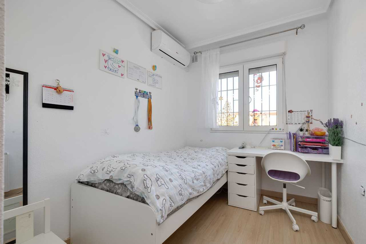 For sale - 3 Bedroom 2 Bathroom House - Townhouse in Torrevieja - Torrevieja Centro  - Alicante