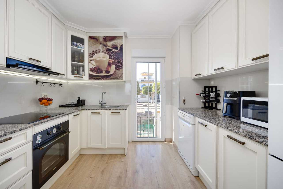 For sale - 3 Bedroom 2 Bathroom House - Townhouse in Torrevieja - Torrevieja Centro  - Alicante