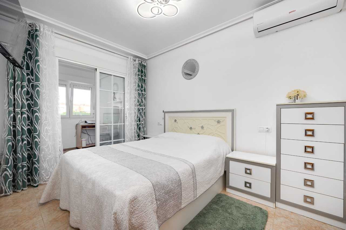 For sale - 3 Bedroom 2 Bathroom House - Townhouse in Torrevieja - Torrevieja Centro  - Alicante