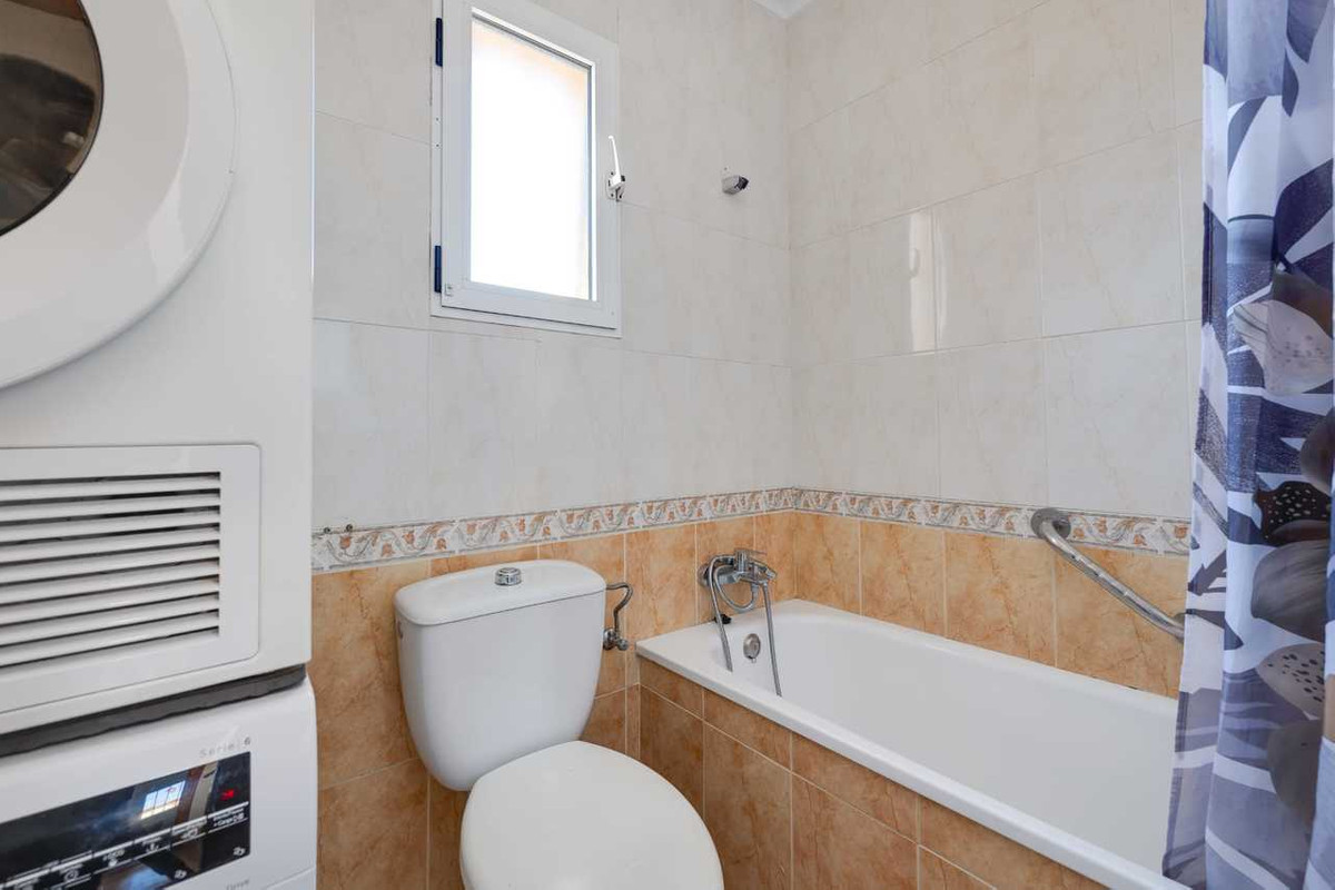 For sale - 3 Bedroom 2 Bathroom House - Townhouse in Torrevieja - Torrevieja Centro  - Alicante