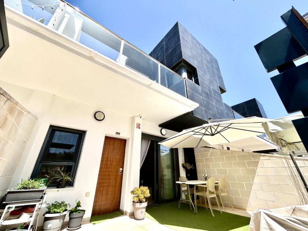 3 Bedroom 3 Bathroom House - Townhouse in Orihuela