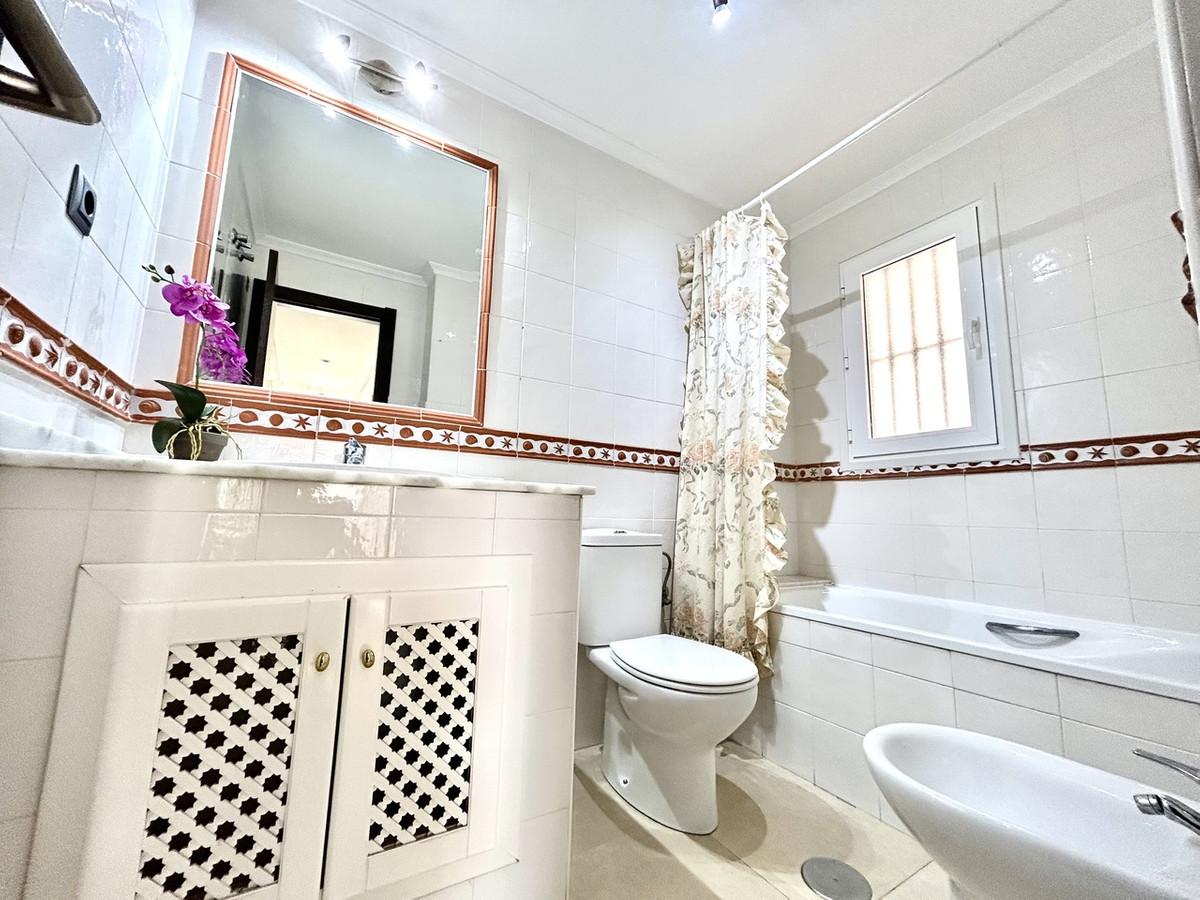 For sale - 2 Bedroom 2 Bathroom Apartment - Middle Floor Apartment in Orihuela - Villamartin  - Alicante